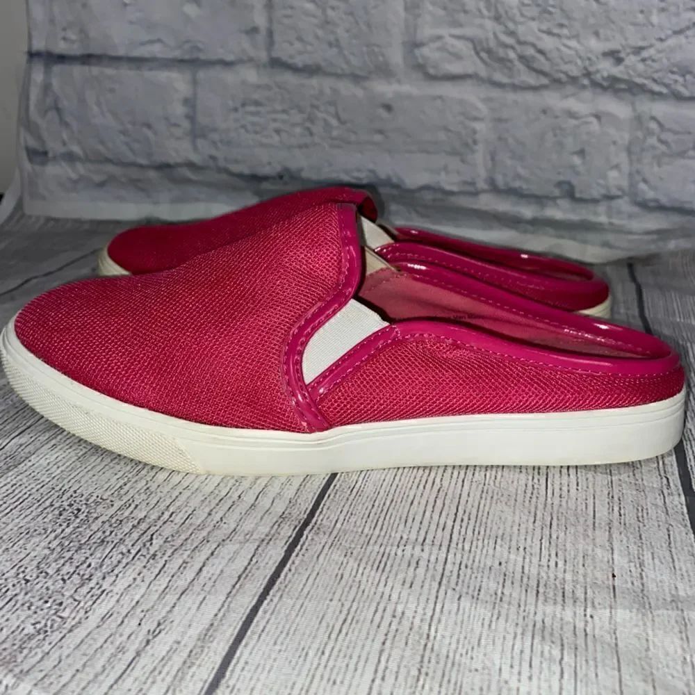Nine West slip on sneakers pink w/white soles sz 7 women